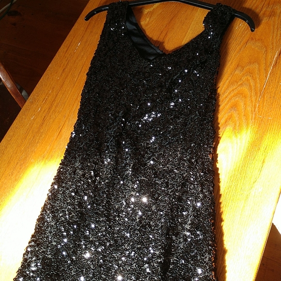 GG Stretch Sequined VNeck Tunic Style Sheath Dress NWOT - Picture 1 of 4